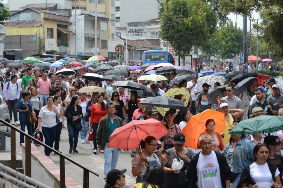 Los maestros de Caldas se han movilizado varias veces este año. En esta imagen, la marcha de abril por la Avenida Santander de Manizales. Los maestros de Caldas se han movilizado varias veces este año. En esta imagen, la marcha de abril por la Avenida Santander de Manizales.