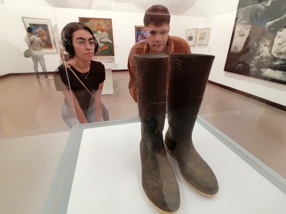 Juliana Rodríguez y Rodolfo Quiñonez participantes en el recorrido de la Noche de los Museos en la exposición El Rigor de la Mirada en el Centro Cultural del Banco de la República. Juliana Rodríguez y Rodolfo Quiñonez participantes en el recorrido de la Noche de los Museos en la exposición El Rigor de la Mirada en el Centro Cultural del Banco de la República.