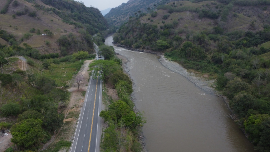 Empresas de transporte analizan alternativas viales en cinco trayectos que parten de Manizales a municipios de Caldas y a Medellín. Empresas de transporte analizan alternativas viales en cinco trayectos que parten de Manizales a municipios de Caldas y a Medellín.