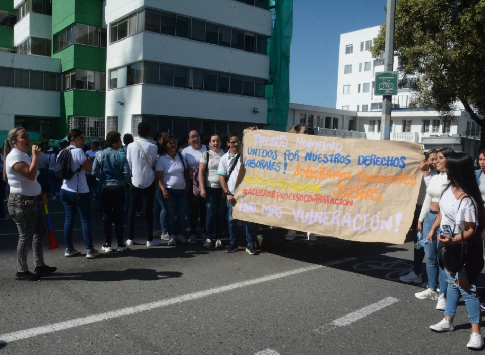 Agentes educativas protestaron este año al frente de la sede del Instituto Colombiano de Bienestar Familiar (ICBF) en Caldas por la demoras en la contratación de este año, lo que perjudicaba a los menores de edad que se benefician de los Centros de Desarrollo Infantil. Agentes educativas protestaron este año al frente de la sede del Instituto Colombiano de Bienestar Familiar (ICBF) en Caldas por la demoras en la contratación de este año, lo que perjudicaba a los menores de edad que se benefician de los Centros de Desarrollo Infantil.