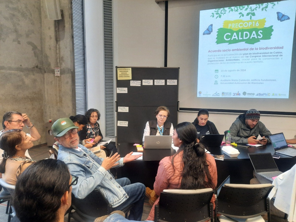 Alrededor de 100 ONG ambientales de Colombia y otros países se reunieron durante esta semana en Manizales. Este viernes, el turno fue para los líderes en Caldas, que dieron sus ideas para construir el Plan de Biodiversidad del departamento para la próxima década. Alrededor de 100 ONG ambientales de Colombia y otros países se reunieron durante esta semana en Manizales. Este viernes, el turno fue para los líderes en Caldas, que dieron sus ideas para construir el Plan de Biodiversidad del departamento para la próxima década.