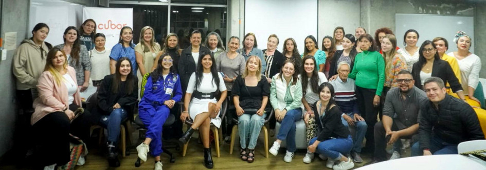 La Comunidad de Mujeres con Ideales y la Asociación de Mujeres para el Cambio se reunieron en la Universidad Autónoma de Manizales durante la Semana de la Tecnología La Comunidad de Mujeres con Ideales y la Asociación de Mujeres para el Cambio se reunieron en la Universidad Autónoma de Manizales durante la Semana de la Tecnología
