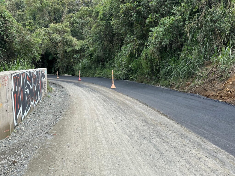 En 9 municipios de Caldas hay 13 vías que están afectadas por derrumbes o tienen obras en curso este jueves (22 de agosto). Conozca el reporte antes de iniciar su viaje. En 9 municipios de Caldas hay 13 vías que están afectadas por derrumbes o tienen obras en curso este jueves (22 de agosto). Conozca el reporte antes de iniciar su viaje.