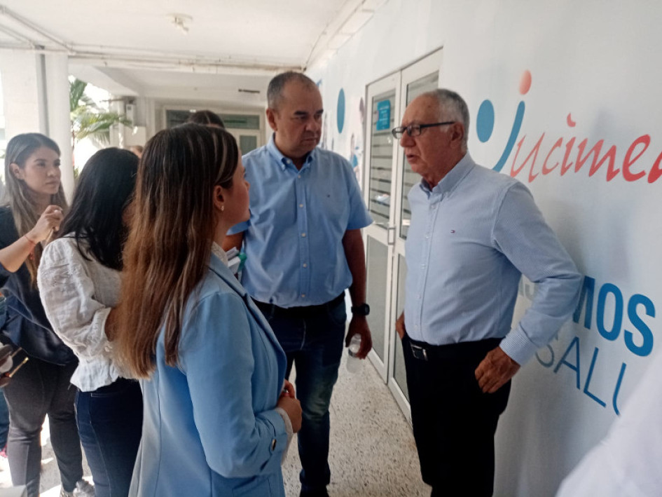 Guillermo Jaramillo (derecha), ministro de Salud y Protección Social, durante la visita al Hospital San Marcos. En el recorrido lo acompañaron autoridades locales y departamentales. En estas hay que incluir a Valentina Gómez, gerente de la institución; y a Natalia Castaño, directora Territorial de Salud de Caldas. Guillermo Jaramillo (derecha), ministro de Salud y Protección Social, durante la visita al Hospital San Marcos. En el recorrido lo acompañaron autoridades locales y departamentales. En estas hay que incluir a Valentina Gómez, gerente de la institución; y a Natalia Castaño, directora Territorial de Salud de Caldas.