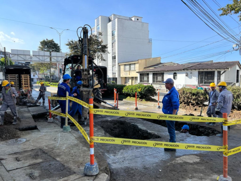 En la avenida Paralela, sentido estadio-centro, anteriormente Aguas de Manizales también ha cerrado el paso por reparaciones en la vía. En la avenida Paralela, sentido estadio-centro, anteriormente Aguas de Manizales también ha cerrado el paso por reparaciones en la vía.