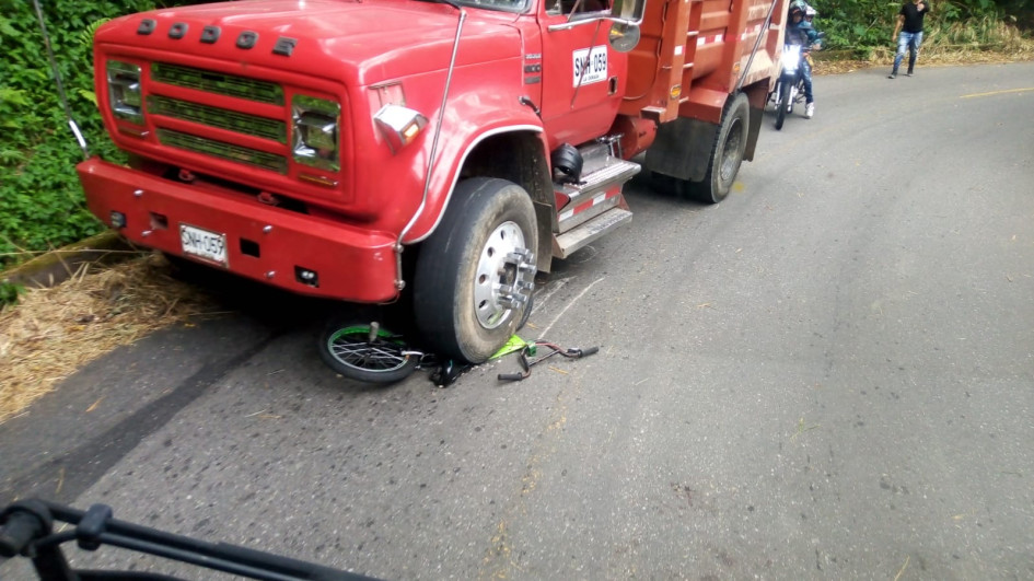 Un joven resultó herido tras chocar en su bicicleta contra una volqueta en Marquetalia. Un joven resultó herido tras chocar en su bicicleta contra una volqueta en Marquetalia.