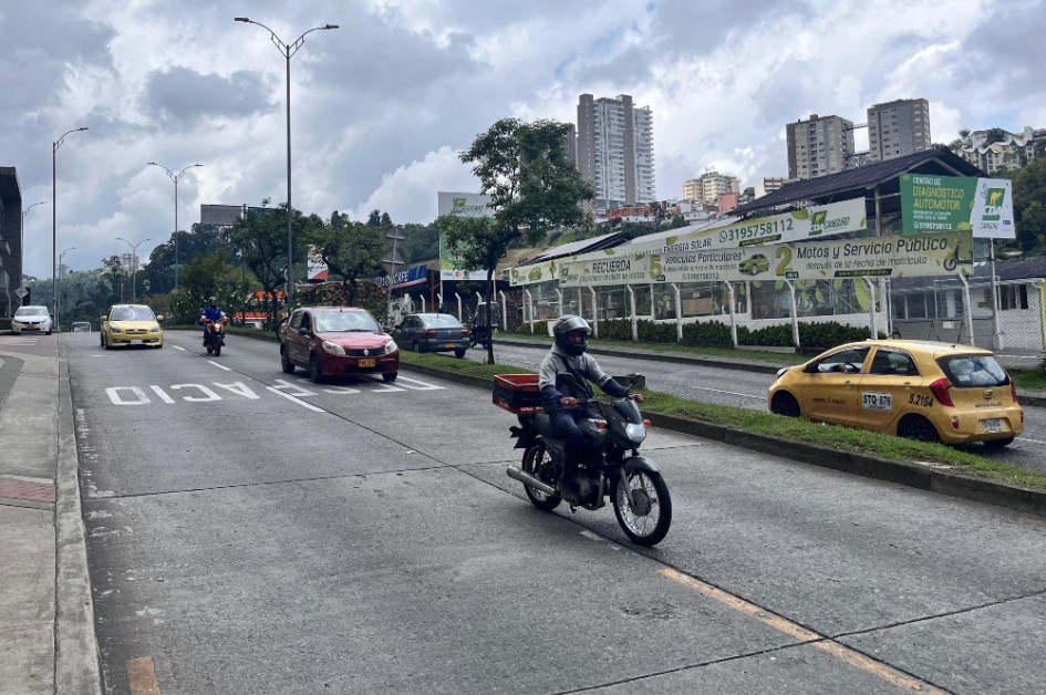Avenida Kevin Ángel de Manizales, sector del centro comercial Mall Plaza. Avenida Kevin Ángel de Manizales, sector del centro comercial Mall Plaza.