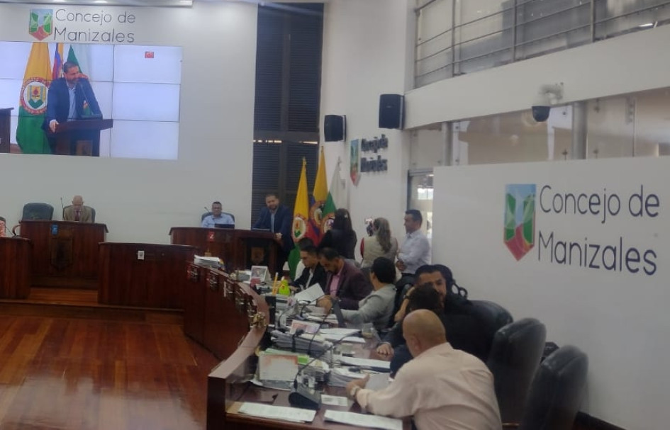 El secretario general de Manizales, Juan Felipe Álvarez, instala en el Concejo el segundo periodo de sesiones extras. El secretario general de Manizales, Juan Felipe Álvarez, instala en el Concejo el segundo periodo de sesiones extras.