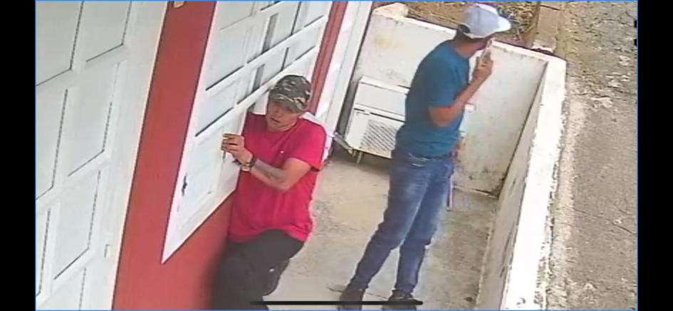 Delincuentes ingresando a una casa en Anserma, Caldas Delincuentes ingresando a una casa en Anserma, Caldas