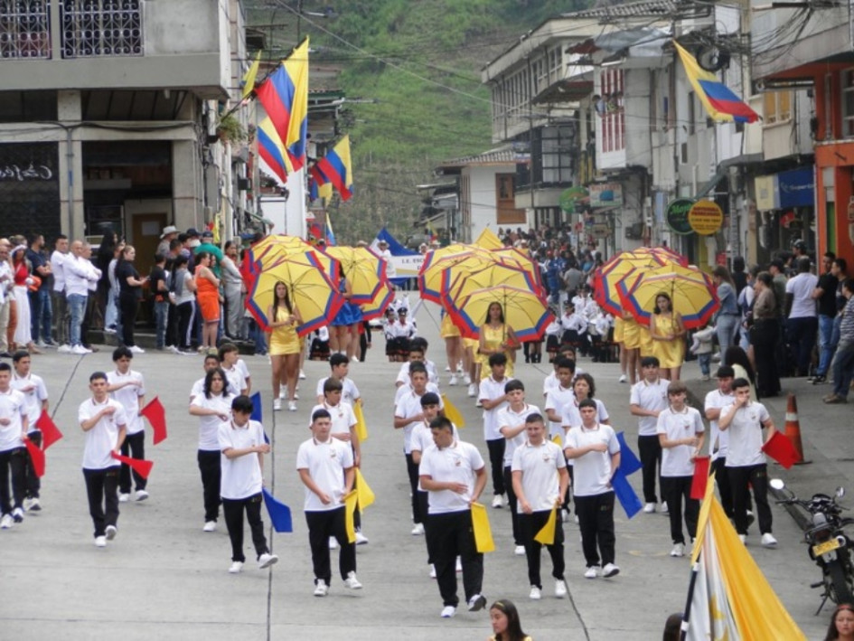 El 7 de agosto fue vistoso y patriótico en Pensilvania, Caldas. El 7 de agosto fue vistoso y patriótico en Pensilvania, Caldas.