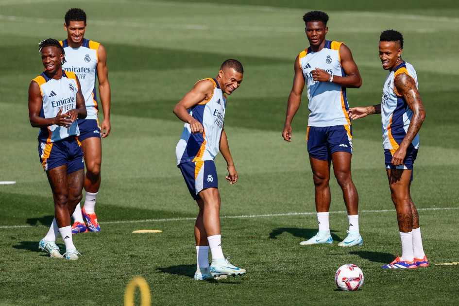 Los jugadores del Real Madrid, Vinicius Jr., Lude Bellingham, Kylian Mbappé, Aurélien Tchouameni y Eder Militao durante el entrenamiento. Los jugadores del Real Madrid, Vinicius Jr., Lude Bellingham, Kylian Mbappé, Aurélien Tchouameni y Eder Militao durante el entrenamiento.