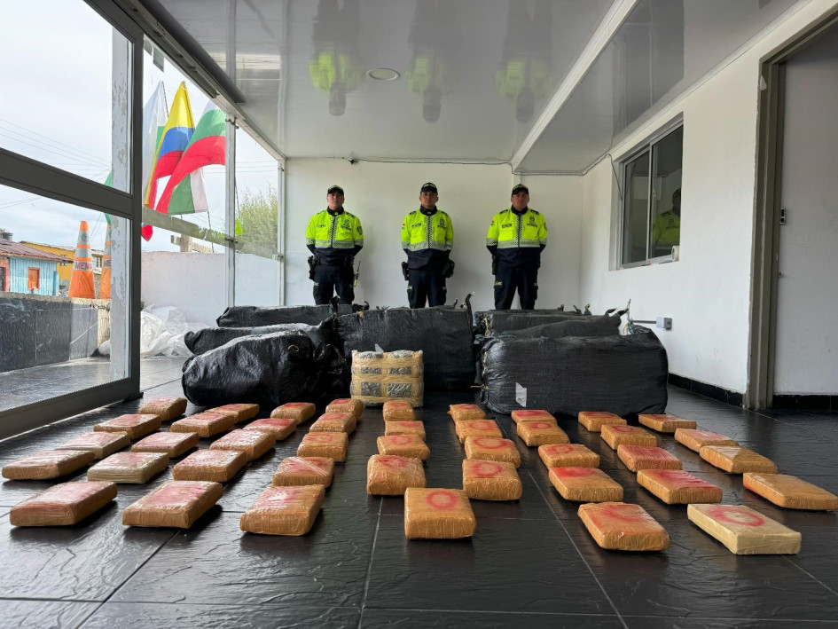La marihuana iba oculta entre tulas guardadas en la parte trasera del carro estrellado. La marihuana iba oculta entre tulas guardadas en la parte trasera del carro estrellado.