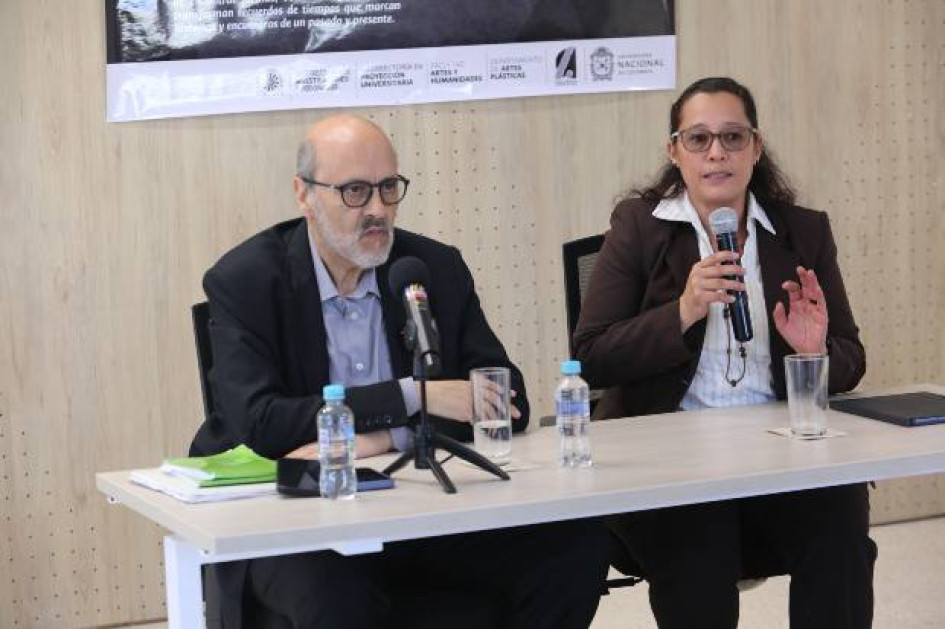 Foto I Luis Fernando Trejos I LA PATRIA El rector de la U. Nacional, Leopoldo Múnera, explicó en Manizales los alcances de la propuesta de constituyente universitaria. Lo acompaña la vicerrectora, Belizza Ruiz. Foto I Luis Fernando Trejos I LA PATRIA El rector de la U. Nacional, Leopoldo Múnera, explicó en Manizales los alcances de la propuesta de constituyente universitaria. Lo acompaña la vicerrectora, Belizza Ruiz.