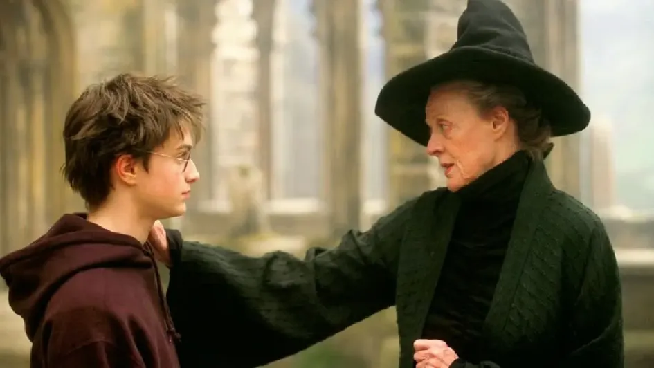 Minerva McGonagall como la profesora Minerva McGonagall en Harry Potter. Minerva McGonagall como la profesora Minerva McGonagall en Harry Potter.