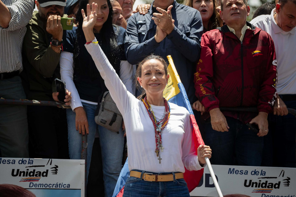 La líder opositora venezolana María Corina Machado llamó este viernes a los empresarios colombianos a "defender la democracia". La líder opositora venezolana María Corina Machado llamó este viernes a los empresarios colombianos a "defender la democracia".