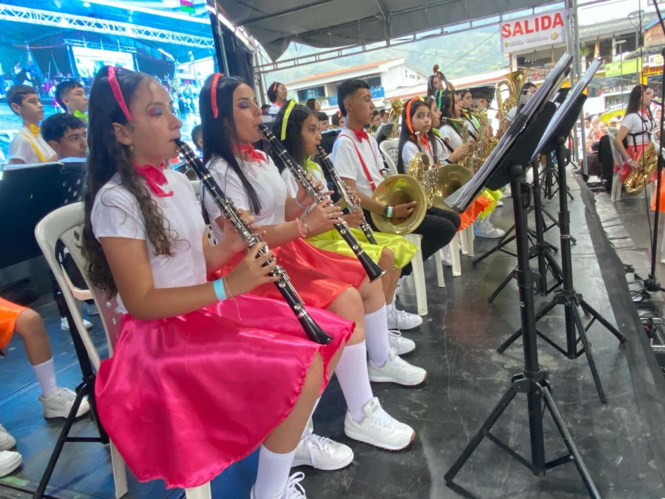 14 bandas asistieron al Encuentro en Manzanares. 14 bandas asistieron al Encuentro en Manzanares.