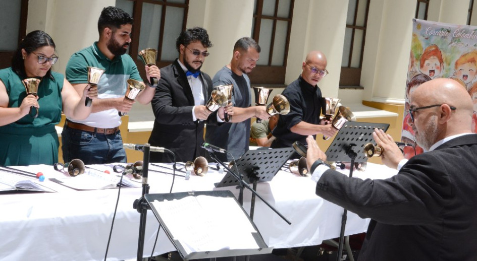 El conjunto de campanas de la Universidad de Puerto Rico fue el encargado de abrir el concierto inaugural de Corearte.