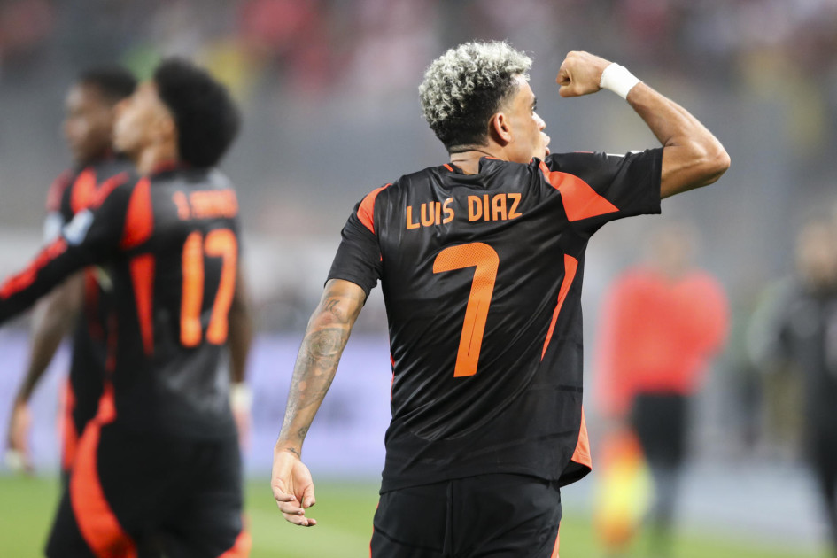 Luis Díaz de Colombia celebra su gol este viernes, en un partido de las eliminatorias sudamericanas para el Mundial de 2026 entre Perú y Colombia en el estadio Nacional en Lima (Perú) Luis Díaz de Colombia celebra su gol este viernes, en un partido de las eliminatorias sudamericanas para el Mundial de 2026 entre Perú y Colombia en el estadio Nacional en Lima (Perú)