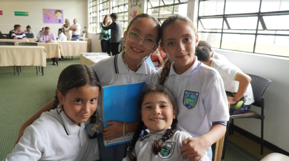 Estudiantes de instituciones educativas rurales de Manizales expusieron experiencias significativas relacionadas al programa Escuela Nueva, que tiene 42 años de implementación. Estudiantes de instituciones educativas rurales de Manizales expusieron experiencias significativas relacionadas al programa Escuela Nueva, que tiene 42 años de implementación.