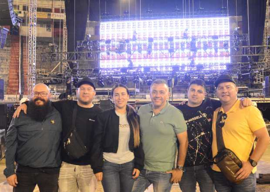 Víctor Jhons (publicista de Sírvalo Pues), Fabián López García (mellizo, de Marquetalia), Lina Jiménez (de Manzanares, hermana de Yeison), Mauricio Salazar (de Filadelfia), Brayan Quiceno (de Manzanares), Gustavo López García (mellizo, de Marquetalia), integrantes de Sírvalo Pues. Víctor Jhons (publicista de Sírvalo Pues), Fabián López García (mellizo, de Marquetalia), Lina Jiménez (de Manzanares, hermana de Yeison), Mauricio Salazar (de Filadelfia), Brayan Quiceno (de Manzanares), Gustavo López García (mellizo, de Marquetalia), integrantes de Sírvalo Pues.