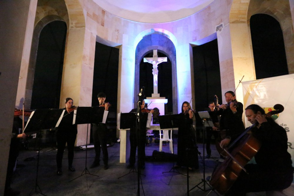 La Orquesta de Cámara de Caldas se presentó ayer en el Cementerio San Esteban. La Orquesta de Cámara de Caldas se presentó ayer en el Cementerio San Esteban.
