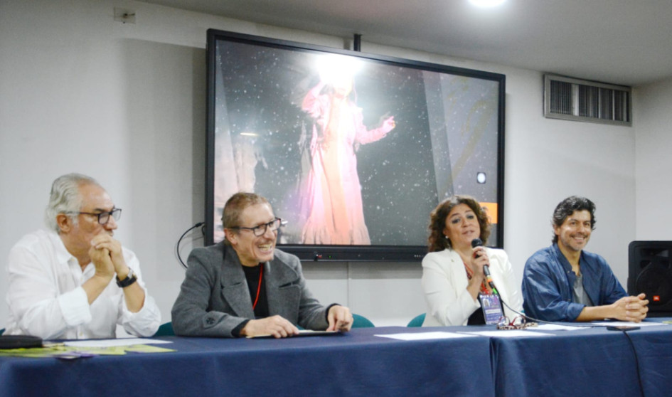 Javier Humberto Arias, del Teatro Portátil; Fabio Rubiano, del Teatro Petra; Carmen Gil Vrolijk, directora artística de La Quinta del Lobo y Juan Carlos Echeverri, manizaleño, cantante en la obra. Javier Humberto Arias, del Teatro Portátil; Fabio Rubiano, del Teatro Petra; Carmen Gil Vrolijk, directora artística de La Quinta del Lobo y Juan Carlos Echeverri, manizaleño, cantante en la obra.