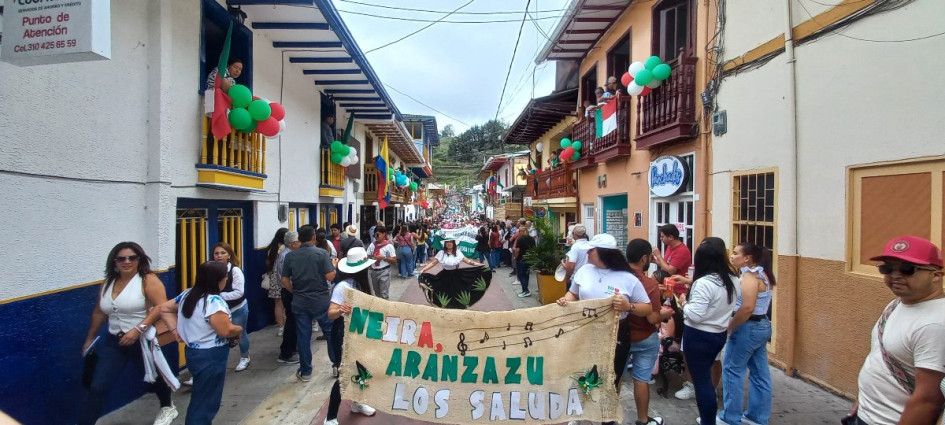 Bailes, trajes típicos y desfiles a caballos entretuvieron a los espectadores. Bailes, trajes típicos y desfiles a caballos entretuvieron a los espectadores.