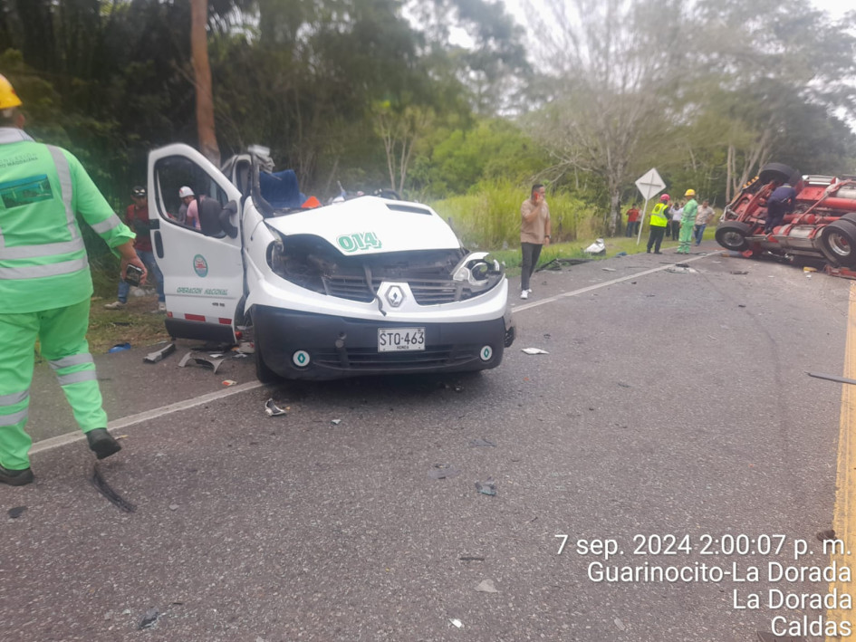 Cinco ocupantes de la buseta que se movilizaba entre Honda y La Dorada murieron tras el accidente. Cinco ocupantes de la buseta que se movilizaba entre Honda y La Dorada murieron tras el accidente.