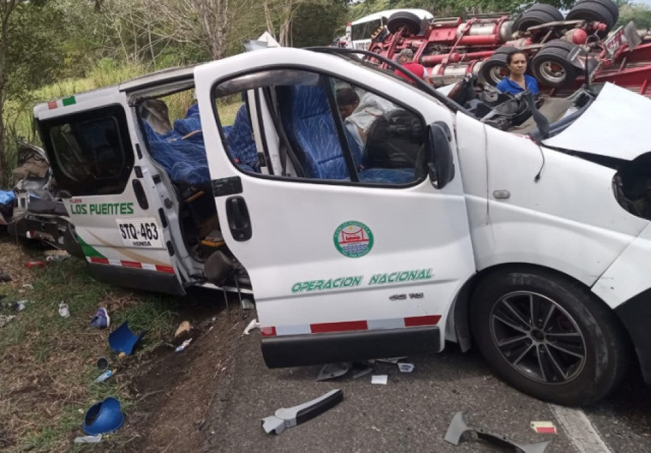 Una buseta y un tractocamión chocaron en la vía La Dorada - Honda. Hubo cinco muertos y dos heridos. Una buseta y un tractocamión chocaron en la vía La Dorada - Honda. Hubo cinco muertos y dos heridos.