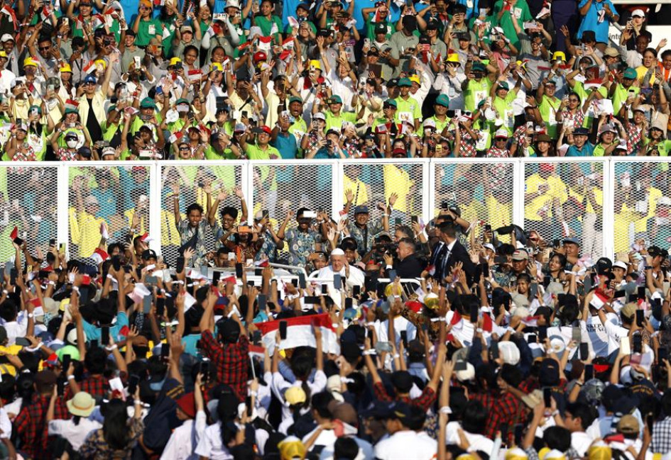 El papa Francisco presidió una misa en el estadio Madya, dentro del estadio Gelora Bung Karno, en Yakarta (Indonesia). El papa Francisco presidió una misa en el estadio Madya, dentro del estadio Gelora Bung Karno, en Yakarta (Indonesia).