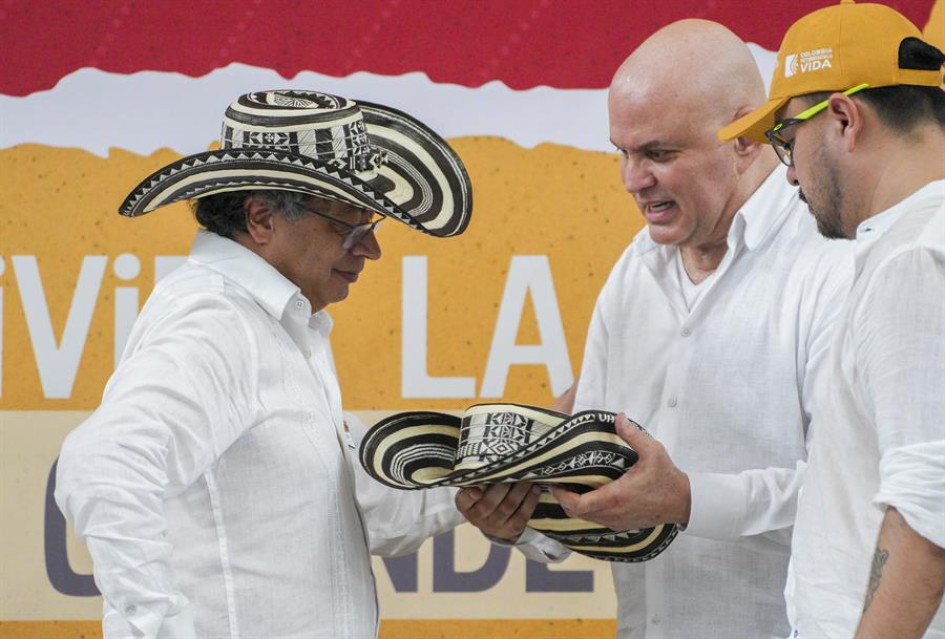 Gustavo Petro en Montería con el ex jefe paramilitar Salvatore Mancuso. Gustavo Petro en Montería con el ex jefe paramilitar Salvatore Mancuso.