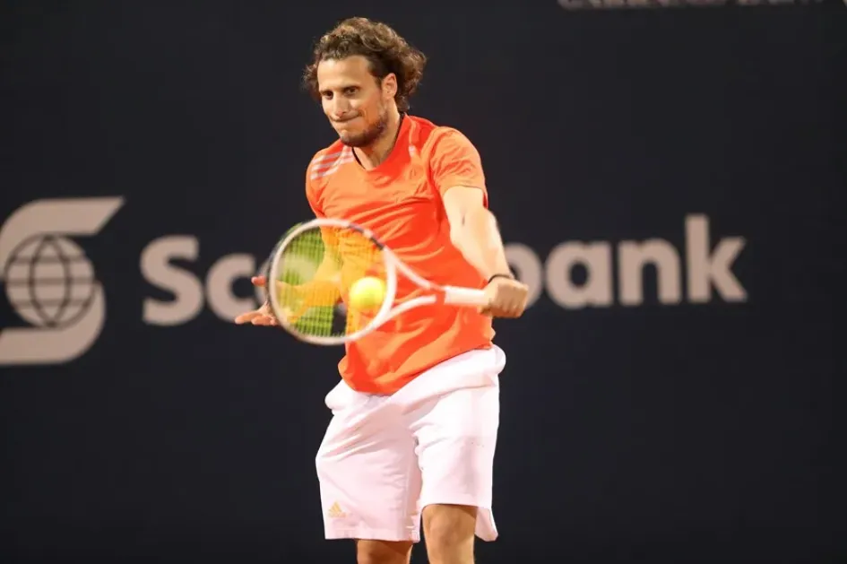 Diego Forlán, exfutbolista uruguayo, debutará en el tenis profesional a los 45 años. Diego Forlán, exfutbolista uruguayo, debutará en el tenis profesional a los 45 años.