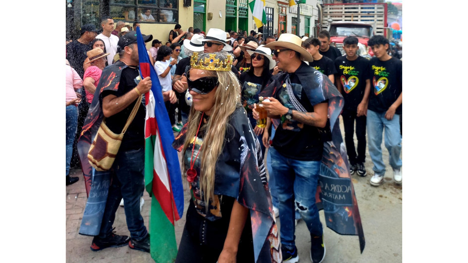 Cientos de pacoreños participaron en el desfile central de las Fiestas del Agua.