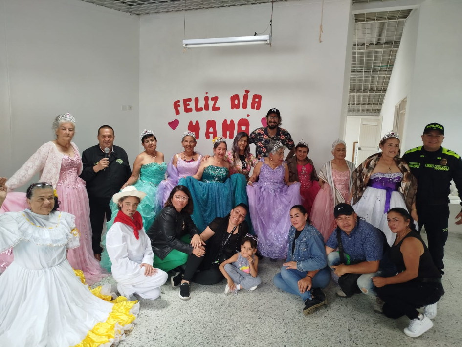 Las ocho participantes en el reinado del Centro Día de la Comuna Nuevo Horizonte. Las ocho participantes en el reinado del Centro Día de la Comuna Nuevo Horizonte.