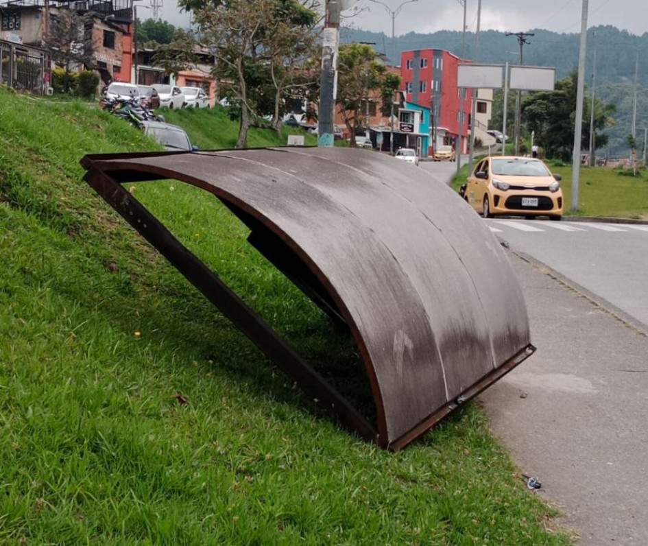 Foto\ Cortesía \ QHUBO Este es el estado actual del paradero que según residentes se encuentra en mal estado. Foto\ Cortesía \ QHUBO Este es el estado actual del paradero que según residentes se encuentra en mal estado.