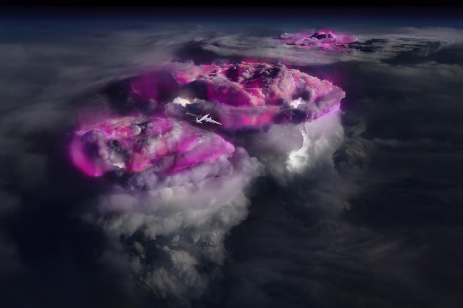 La ER-2 de la NASA en la misión ALOFT para registrar rayos gamma de nubes de tormenta. La ER-2 de la NASA en la misión ALOFT para registrar rayos gamma de nubes de tormenta.