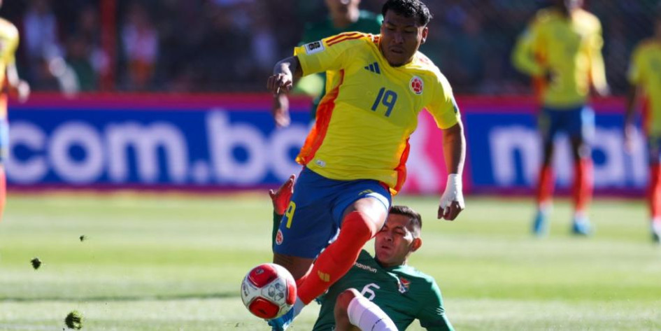 El delantero Roger Martínez sufrió una lesión en el partido que Colombia perdió 1-0 contra Bolivia. El delantero Roger Martínez sufrió una lesión en el partido que Colombia perdió 1-0 contra Bolivia.