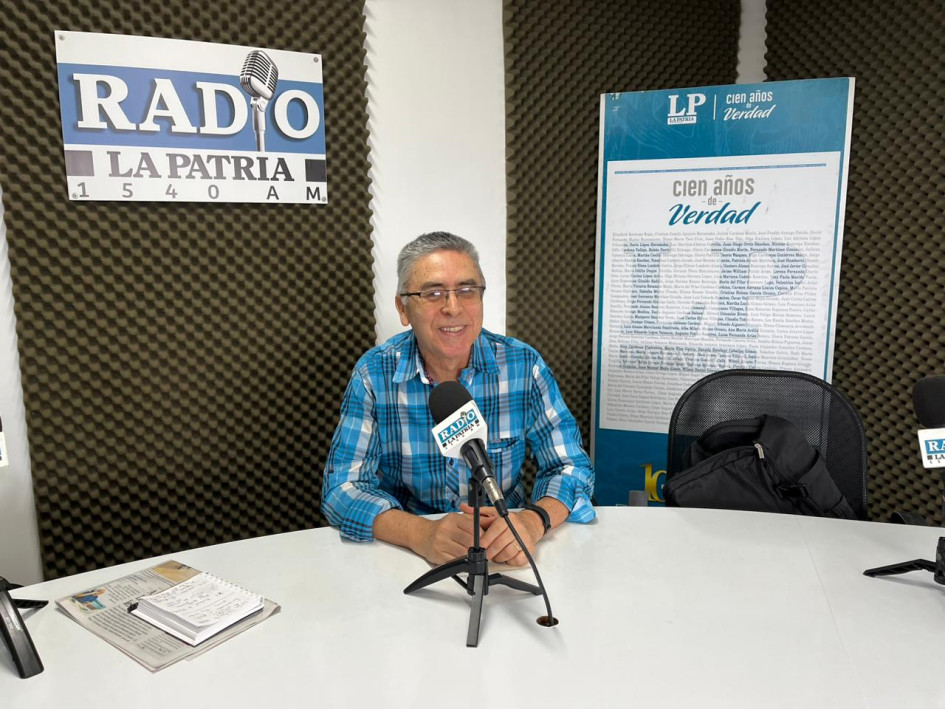 Uriel Giraldo, director de la Sala de Teatro El Escondite y del Festival de Literatura, Nos Queda la Palabra de Manizales. Uriel Giraldo, director de la Sala de Teatro El Escondite y del Festival de Literatura, Nos Queda la Palabra de Manizales.