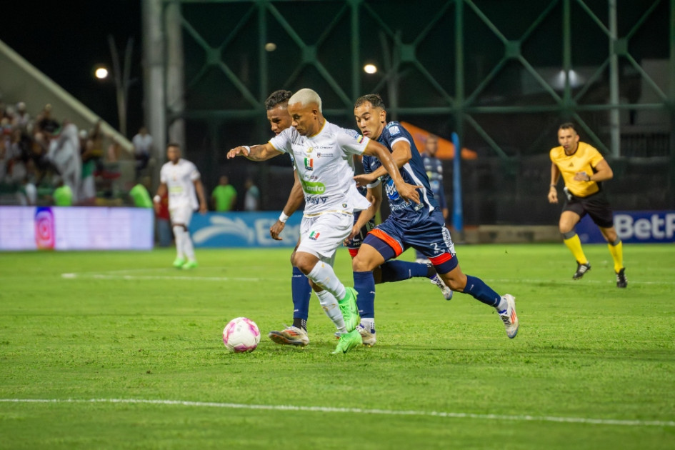 Michael Barrios comandó el ataque del Once Caldas ante la ausencia del goleador y capitán, Dayro Moreno. Michael Barrios comandó el ataque del Once Caldas ante la ausencia del goleador y capitán, Dayro Moreno.