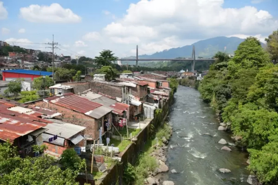 Encuentran cadáver de un hombre flotando en el río Otún Encuentran cadáver de un hombre flotando en el río Otún