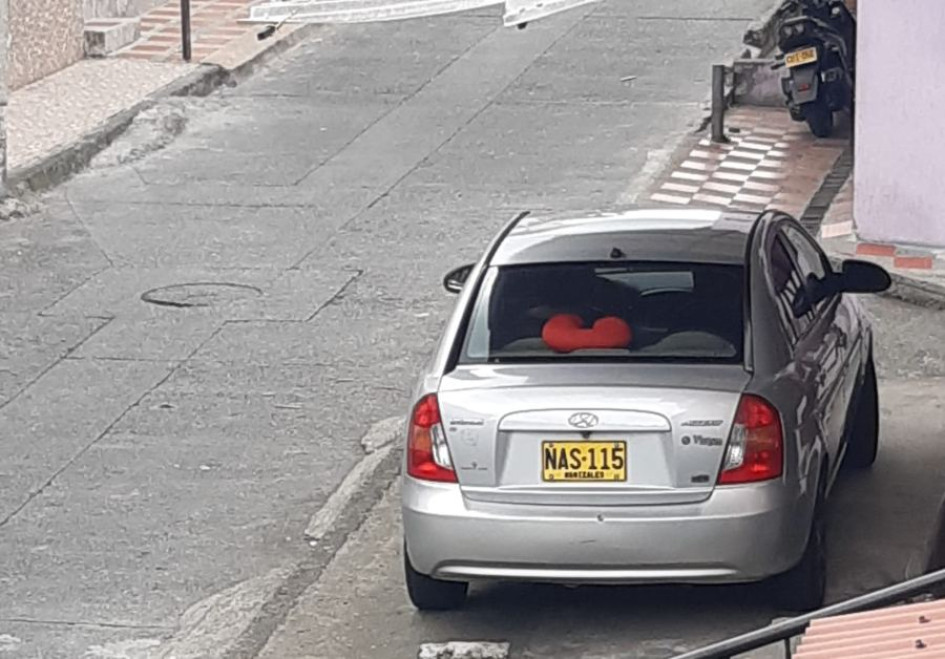 Vehículos que estorban en el barrio Caribe Vehículos que estorban en el barrio Caribe