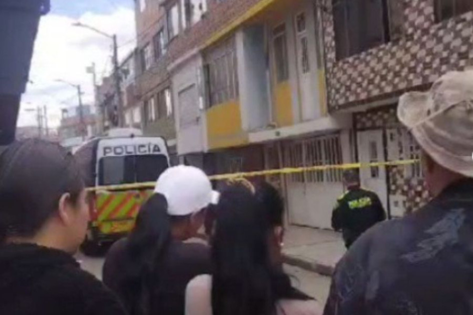 La mataron mientras caminaba por las calles del barrio Alameda, en la localidad de Bosa. La mataron mientras caminaba por las calles del barrio Alameda, en la localidad de Bosa.