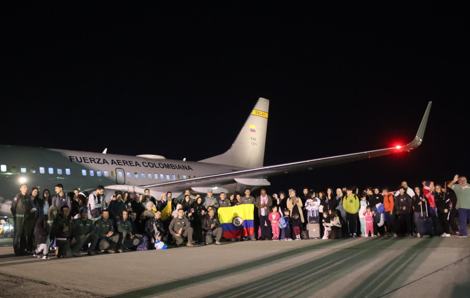 Los colombianos que llegaron a Colombia en el vuelo humanitario de la FAC. Los colombianos que llegaron a Colombia en el vuelo humanitario de la FAC.