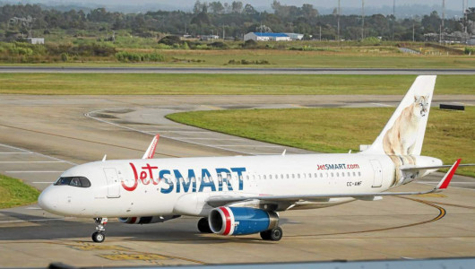 La aerolínea de bajo costo Jet Smart pide operar rutas en Colombia