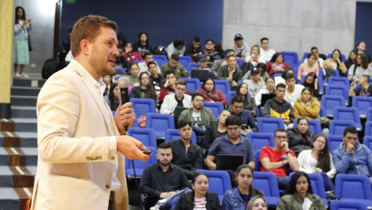 Estudiantes de Administración, de lleno con los sistemas y la creatividad