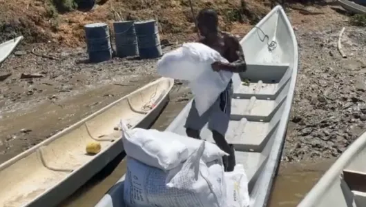 Entregan ayuda humanitaria a población del Chocó que sufre confinamiento