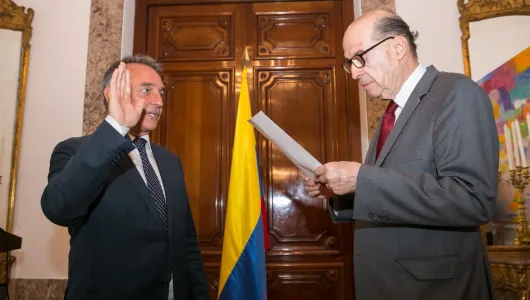 Enrique Santiago y Sergio Ramírez reciben la nacionalidad colombiana