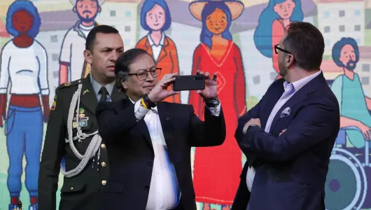 Escándalos en Colombia: Del "Fue a mis espaldas", de Samper, al "No lo crié", de Petro