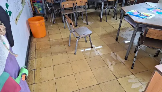 Colegio de Estambul (Manizales) está afectado por filtración de agua de ladera contigua