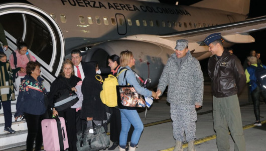Llegó a Bogotá el primer vuelo de repatriación desde Israel, con 110 colombianos